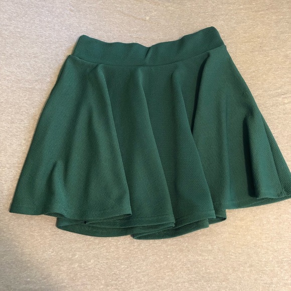 Urban Co Co Dresses & Skirts - 💙3 FOR $35💙 Green Medium Skirt